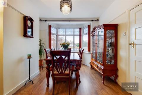 97 Roxy Avenue, Romford, RM6 4AZ