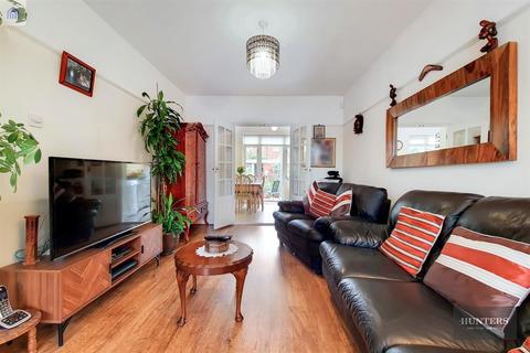 97 Roxy Avenue, Romford, RM6 4AZ