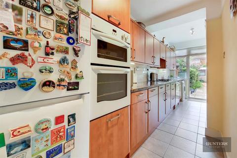 97 Roxy Avenue, Romford, RM6 4AZ