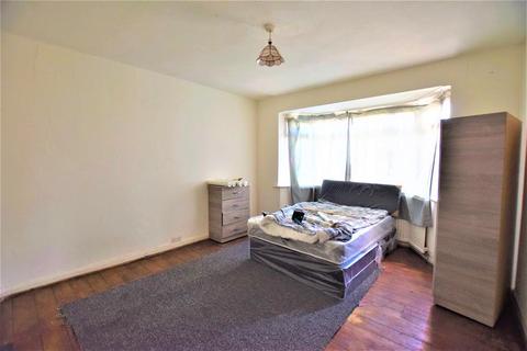 17 Warren Terrace, Romford, RM6 5SB