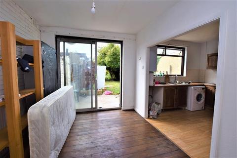 17 Warren Terrace, Romford, RM6 5SB