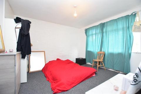17 Warren Terrace, Romford, RM6 5SB