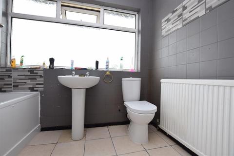 17 Warren Terrace, Romford, RM6 5SB
