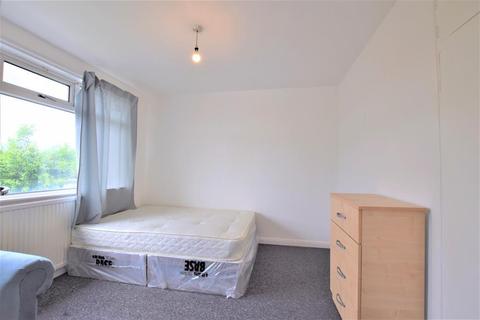 17 Warren Terrace, Romford, RM6 5SB
