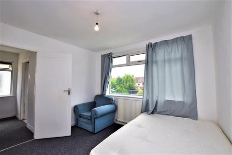 17 Warren Terrace, Romford, RM6 5SB