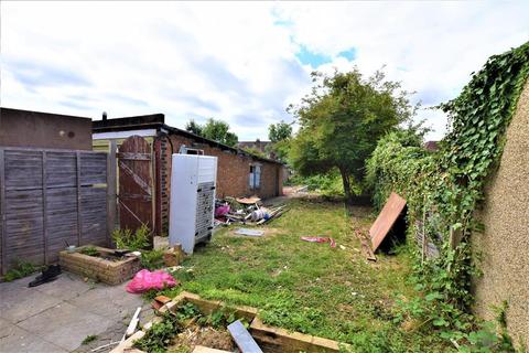 17 Warren Terrace, Romford, RM6 5SB