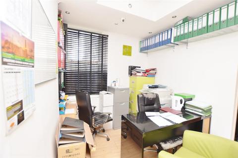 82 Portway, London, E15 3QJ