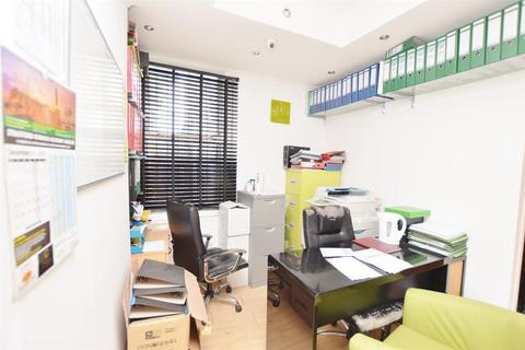 82 Portway, London, E15 3QJ