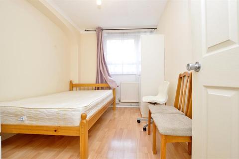 3 bedroom flat for sale, Lipton Road, London, E1 0LJ