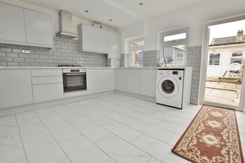668 Barking Road, Plaistow, London, E13 9JY