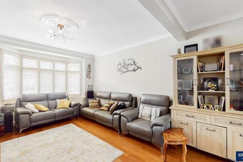5 Montpelier Gardens, Romford, RM6 4EJ