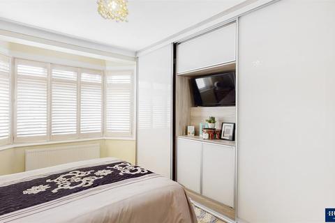 5 Montpelier Gardens, Romford, RM6 4EJ