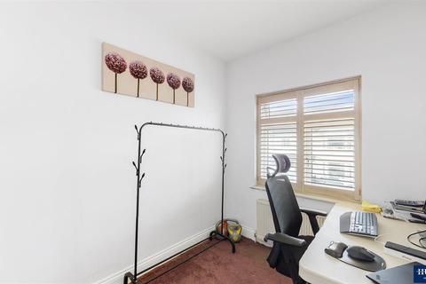 5 Montpelier Gardens, Romford, RM6 4EJ