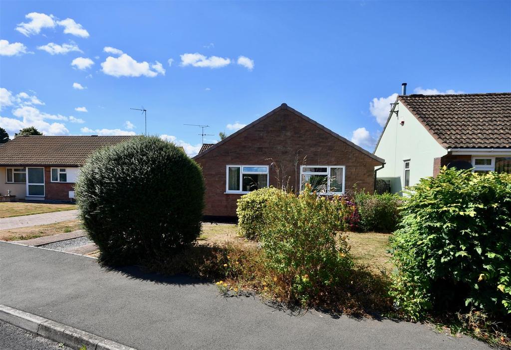Four Acre Mead, Lydeard, Taunton 3 bed detached bungalow £340,000