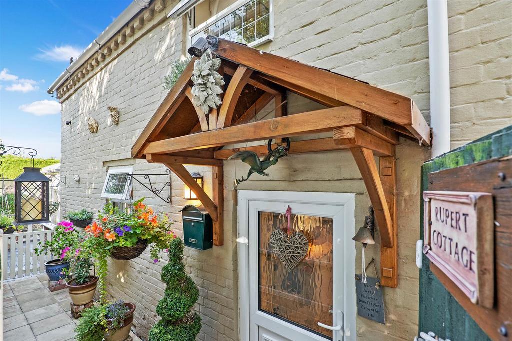 Sherwood Lane, St Johns, Worcester 2 bed cottage £250,000