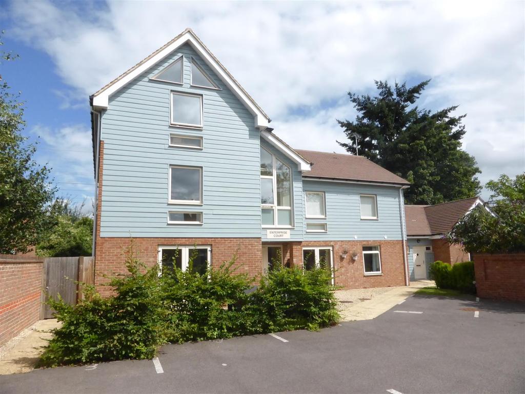 Reading Road, Pangbourne 2 bed apartment for sale £285,000