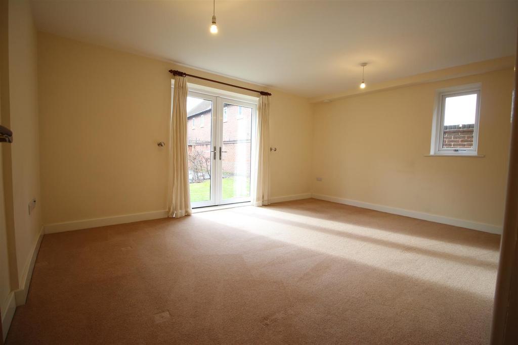 Reading Road, Pangbourne 2 bed apartment £285,000
