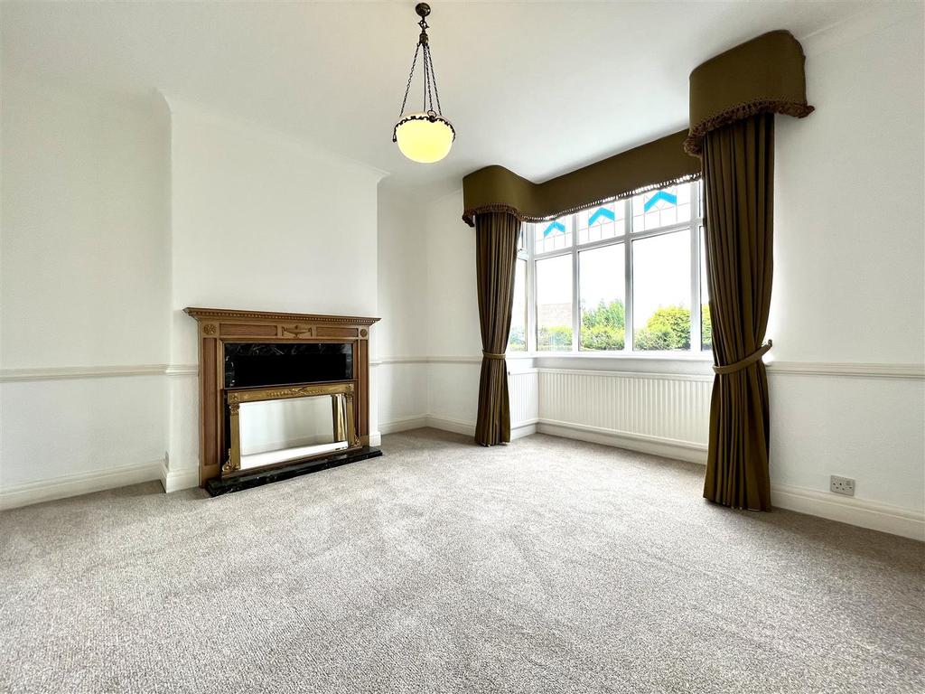 The Brow, Rotherham 3 bed semidetached house £925 pcm (£213 pw)