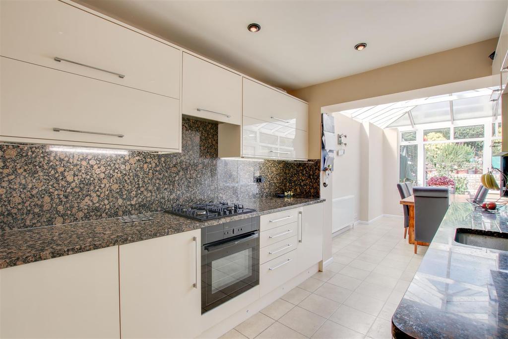 Milton Road, Ware 4 bed semidetached house £550,000