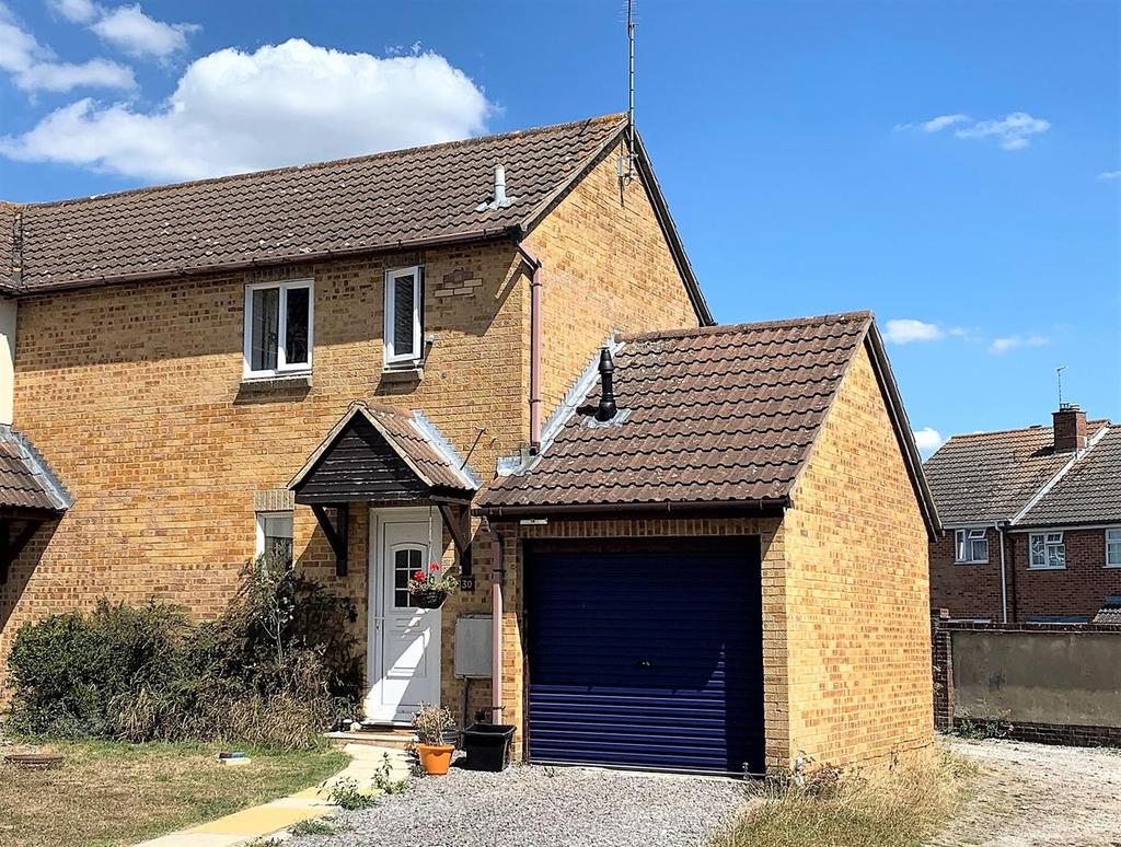 Royal Wootton Bassett 2 bed semidetached house £225,000