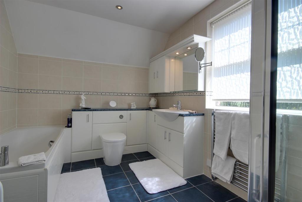 Ensuite Bath/Shower room