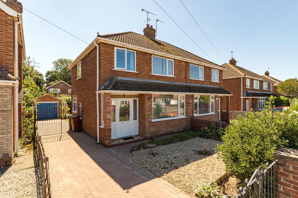 Whitestone Road, Scunthorpe 3 bed semidetached house for sale £140,000