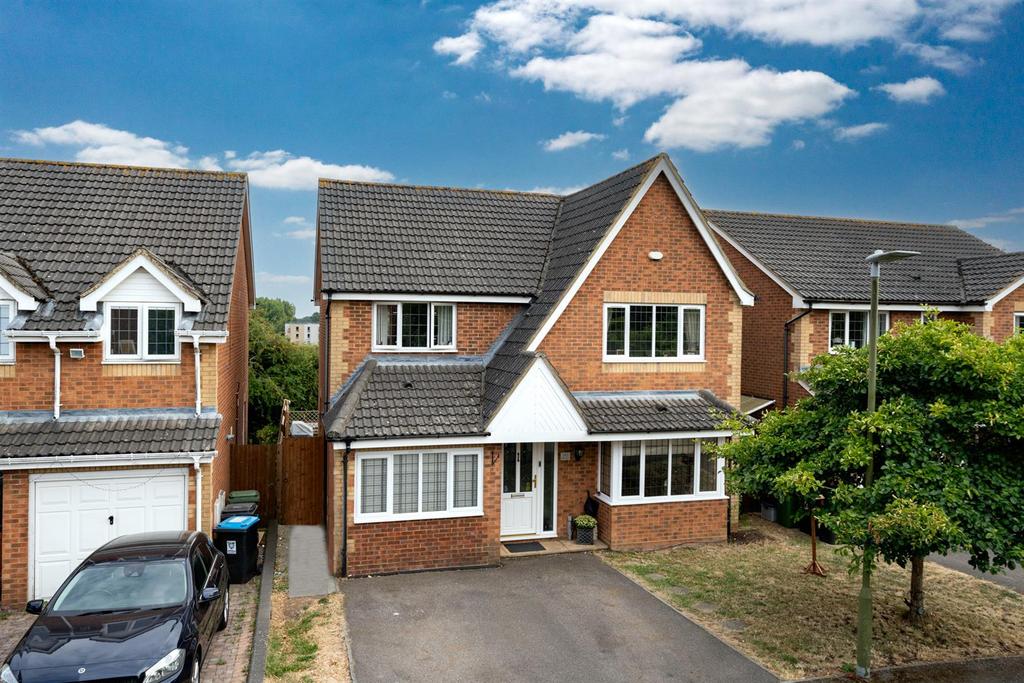 Halsey Drive, Gadebridge, Hertfordshire, HP1 3SE 4 bed detached house