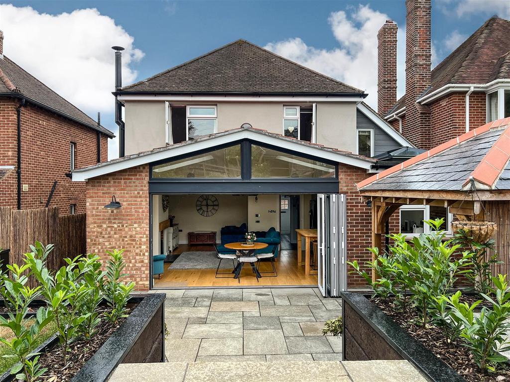 Pentland Rise, Portchester 4 bed detached house £650,000