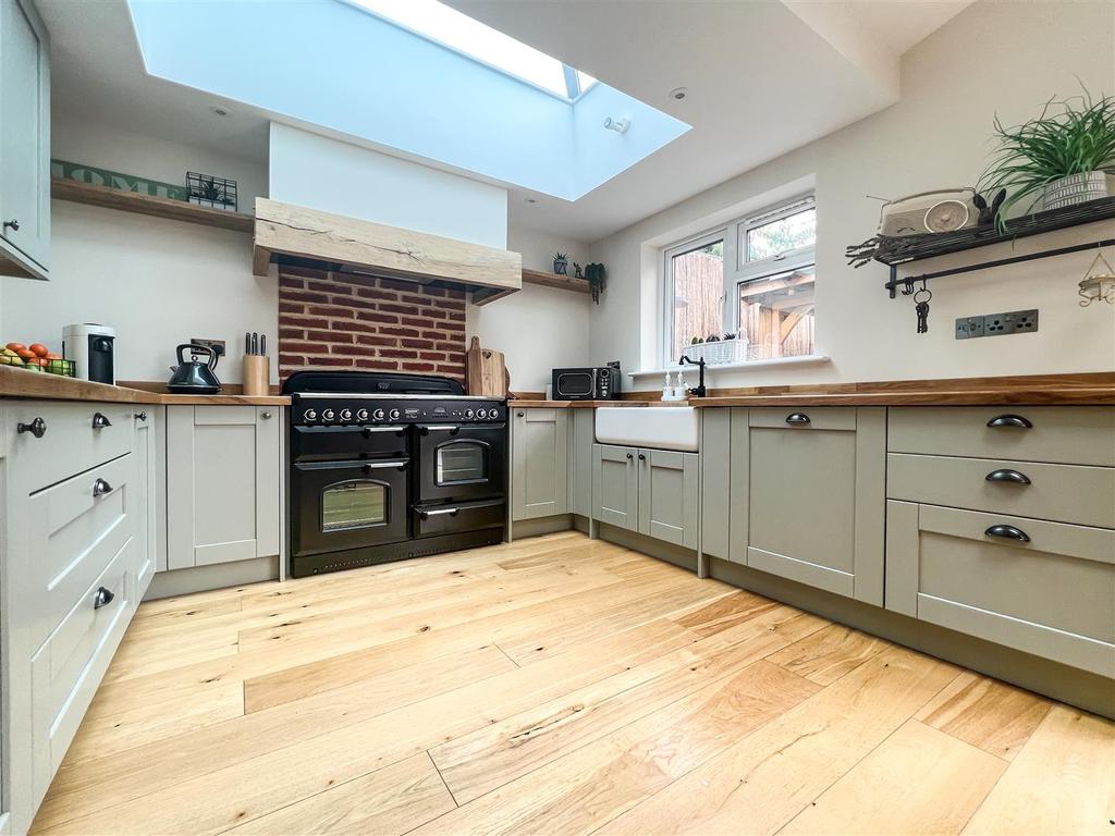 Pentland Rise, Portchester 4 bed detached house £650,000