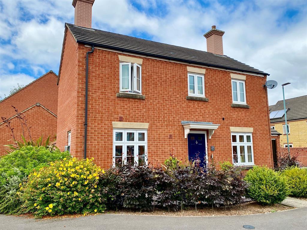 Harrolds Close, Dursley, GL11 4FD 3 bed detached house £345,000
