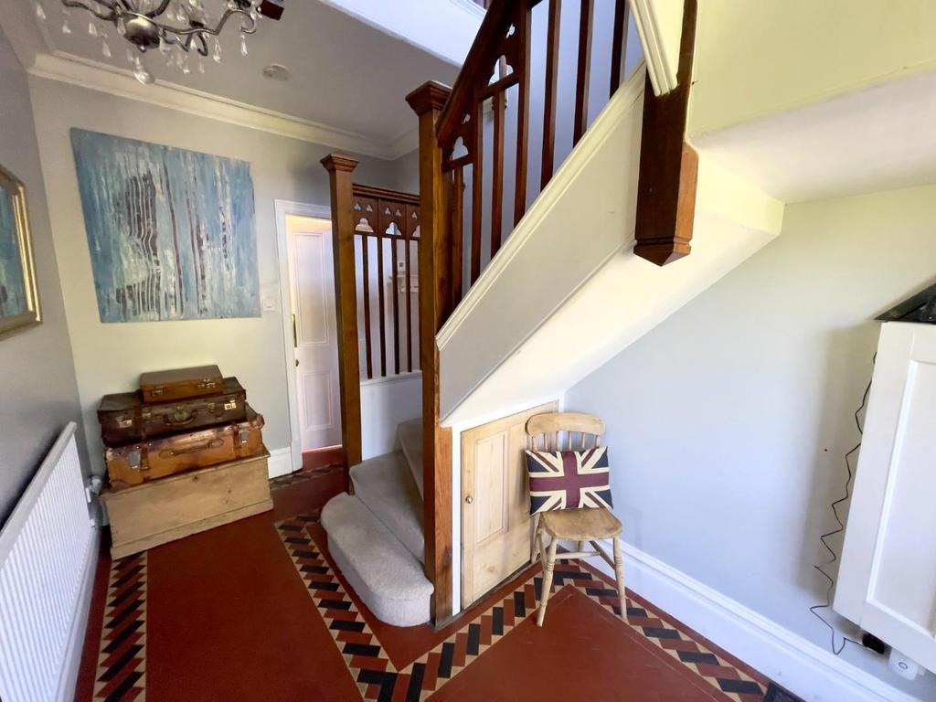 Kingshill Road, Dursley, GL11 4EF 4 bed semidetached house £400,000