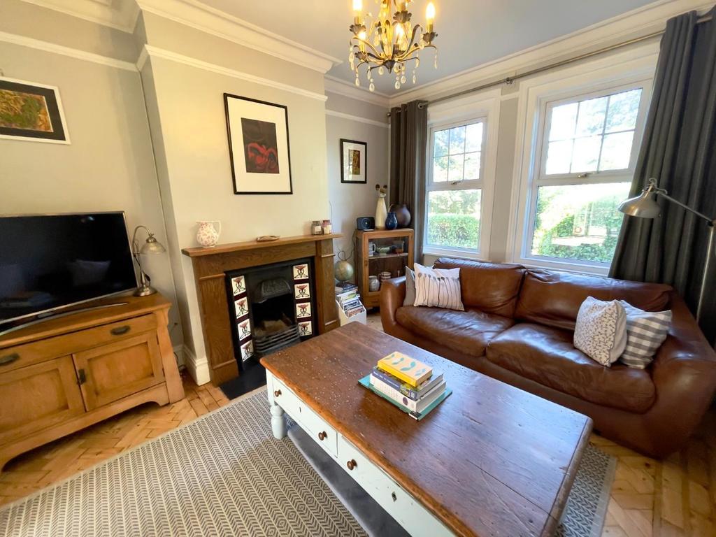 Kingshill Road, Dursley, GL11 4EF 4 bed semidetached house £400,000