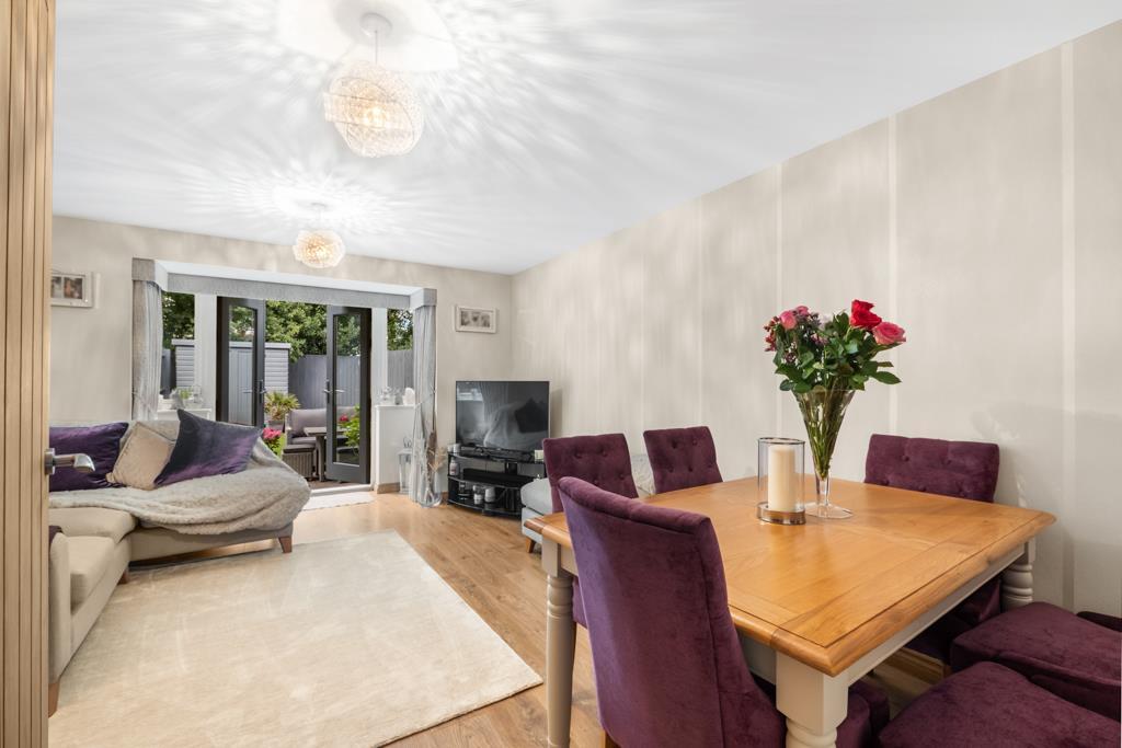 Oakhurst Court, Shenstone, Lichfield 3 bed house £350,000