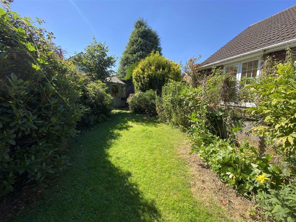 Lockwood Close, Kingsley Holt 3 bed detached bungalow £350,000