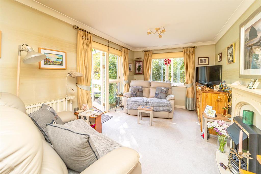 5 Wombrook Court, Wombourne 2 bed retirement property £265,000