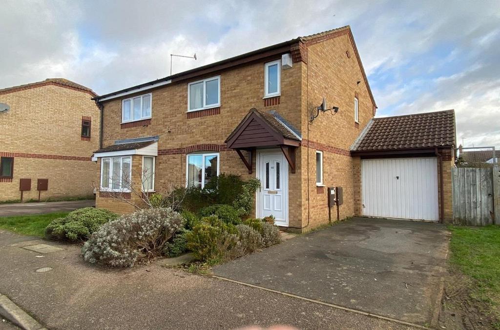 Compton Way, Earls Barton... 2 bed semidetached house £950 pcm (£219 pw)