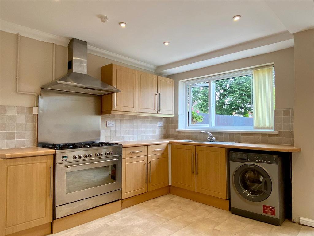Loughor Road, Gorseinon 2 bed terraced house £800 pcm (£185 pw)