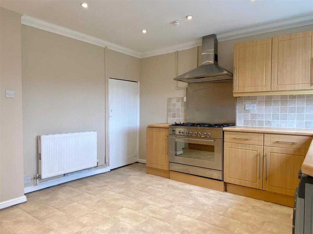 Loughor Road, Gorseinon 2 bed terraced house £800 pcm (£185 pw)