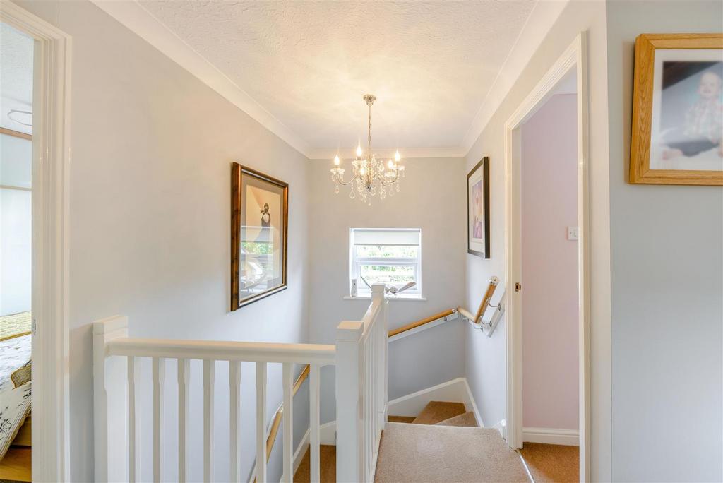 8517131-interior18.jpg