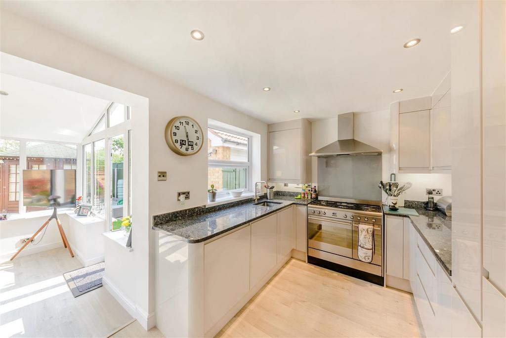 8517131-interior13.jpg