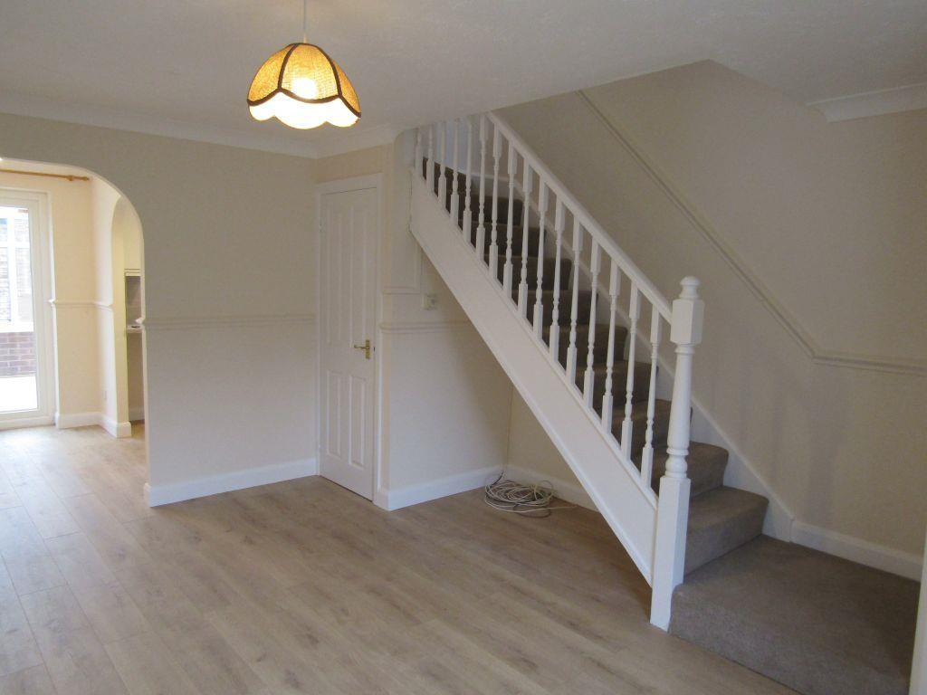 Vine Way, Stonehills, Tewkesbury 2 bed semidetached house to rent £