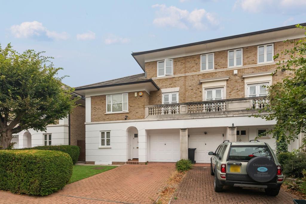 Crofton Avenue, Grove Park, W4 4 bed end of terrace house £4,500 pcm