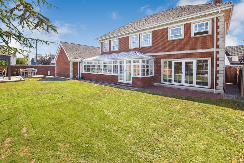 Elmhurst Avenue, Benfleet 4 bed detached house £950,000