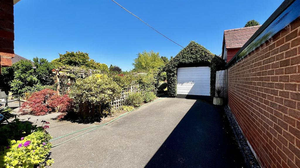 Hall Road, Burbage, Hinckley 2 bed detached bungalow £325,000