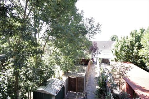 54a Stoneleigh Broadway, Epsom, KT17 2HS