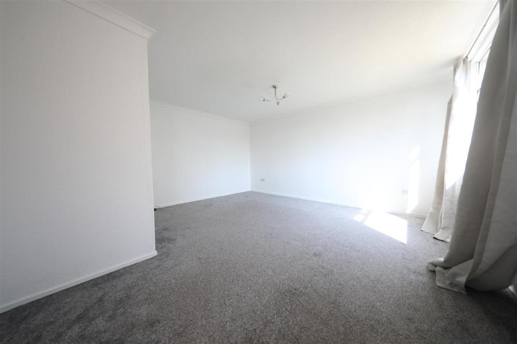 Stroud Crescent West, Bransholme, Hull 3 bed terraced house £550 pcm