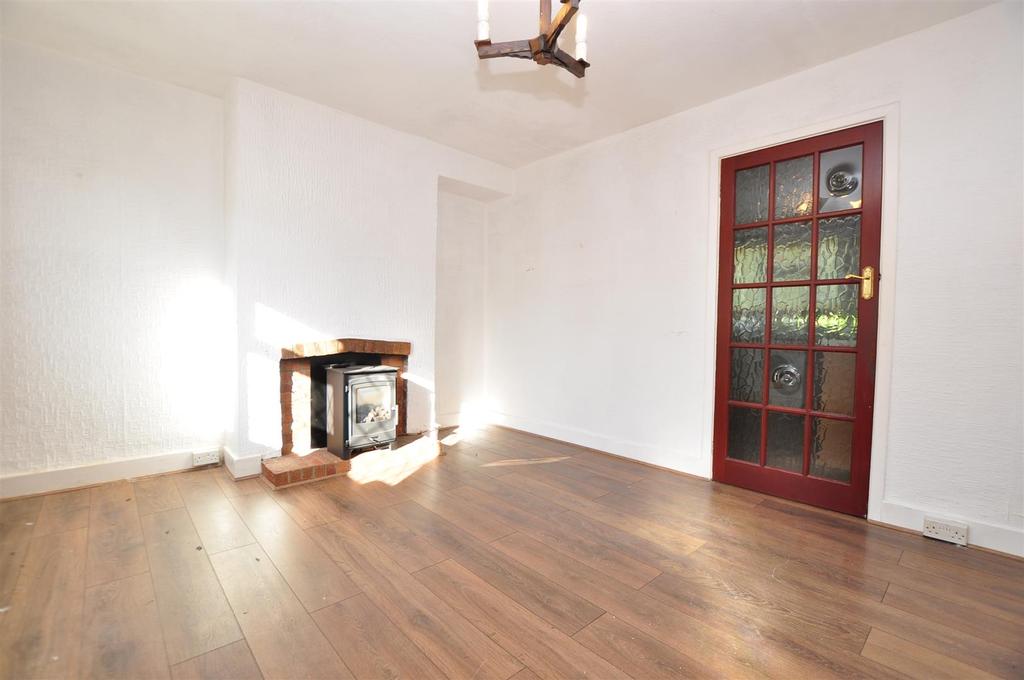 Beech Avenue, Halesowen 3 bed terraced house £180,000