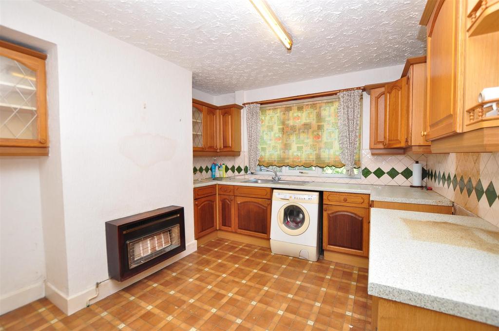 Beech Avenue, Halesowen 3 bed terraced house £180,000