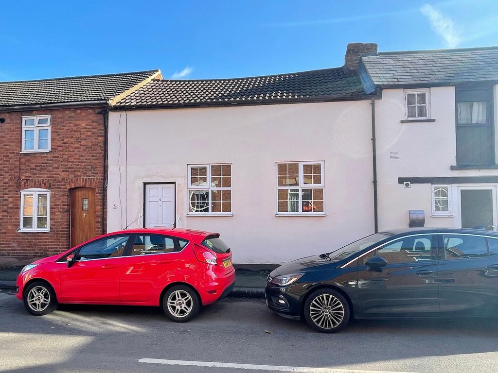 Priory Street, Newport Pagnell, MK16 2 bed terraced bungalow £995 pcm