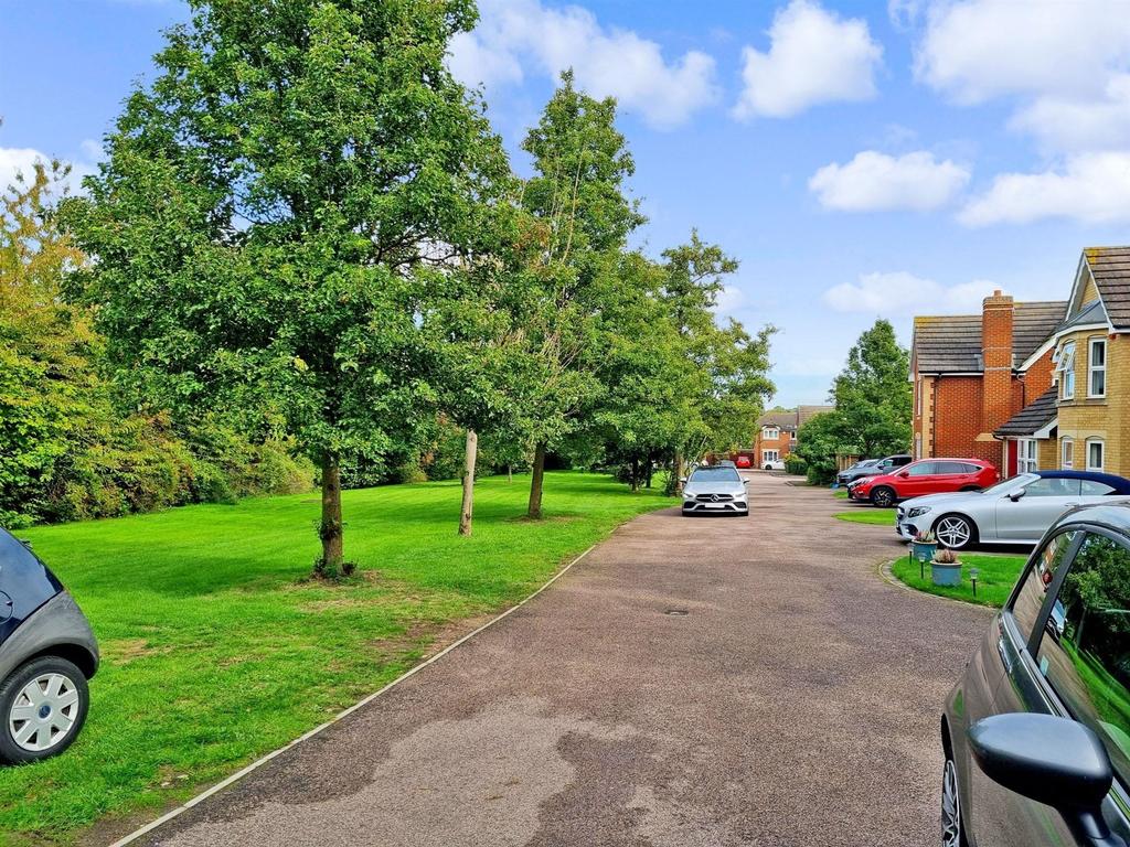 Grant Road, Wainscott, Rochester, Kent 5 bed detached house £675,000